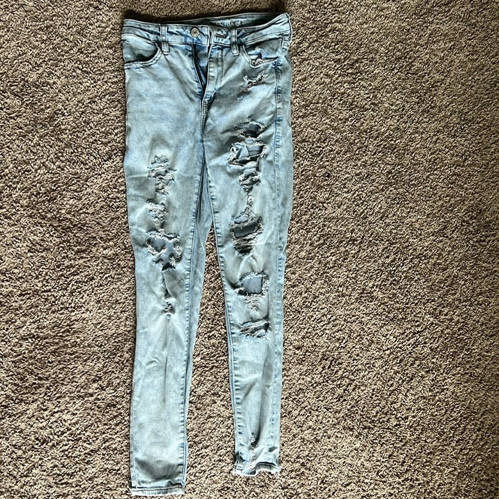 American Eagle Size 4 Ripped Skinny Jeans